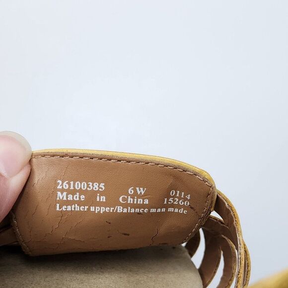 Clarks Leather Woven Sandals | Yellow, Low Heel, Velcro Strap, Cushion | 6 Wide - Picture 7 of 7